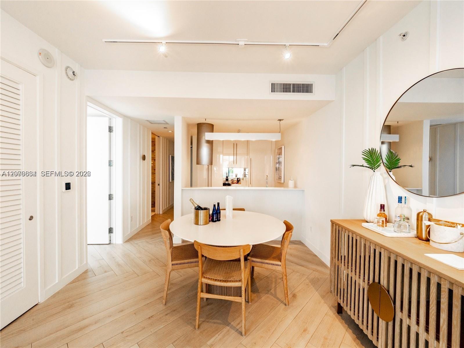2201 Collins Avenue 428 — photo 4