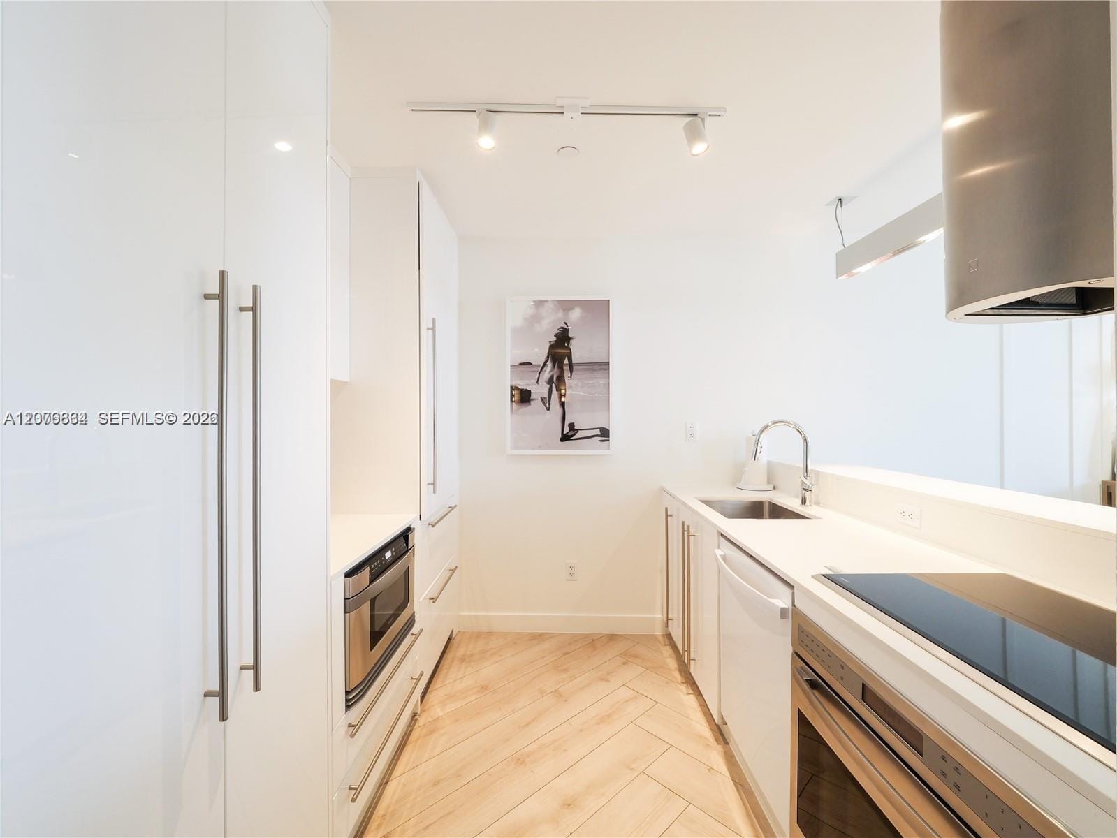 2201 Collins Avenue 428 — photo 5