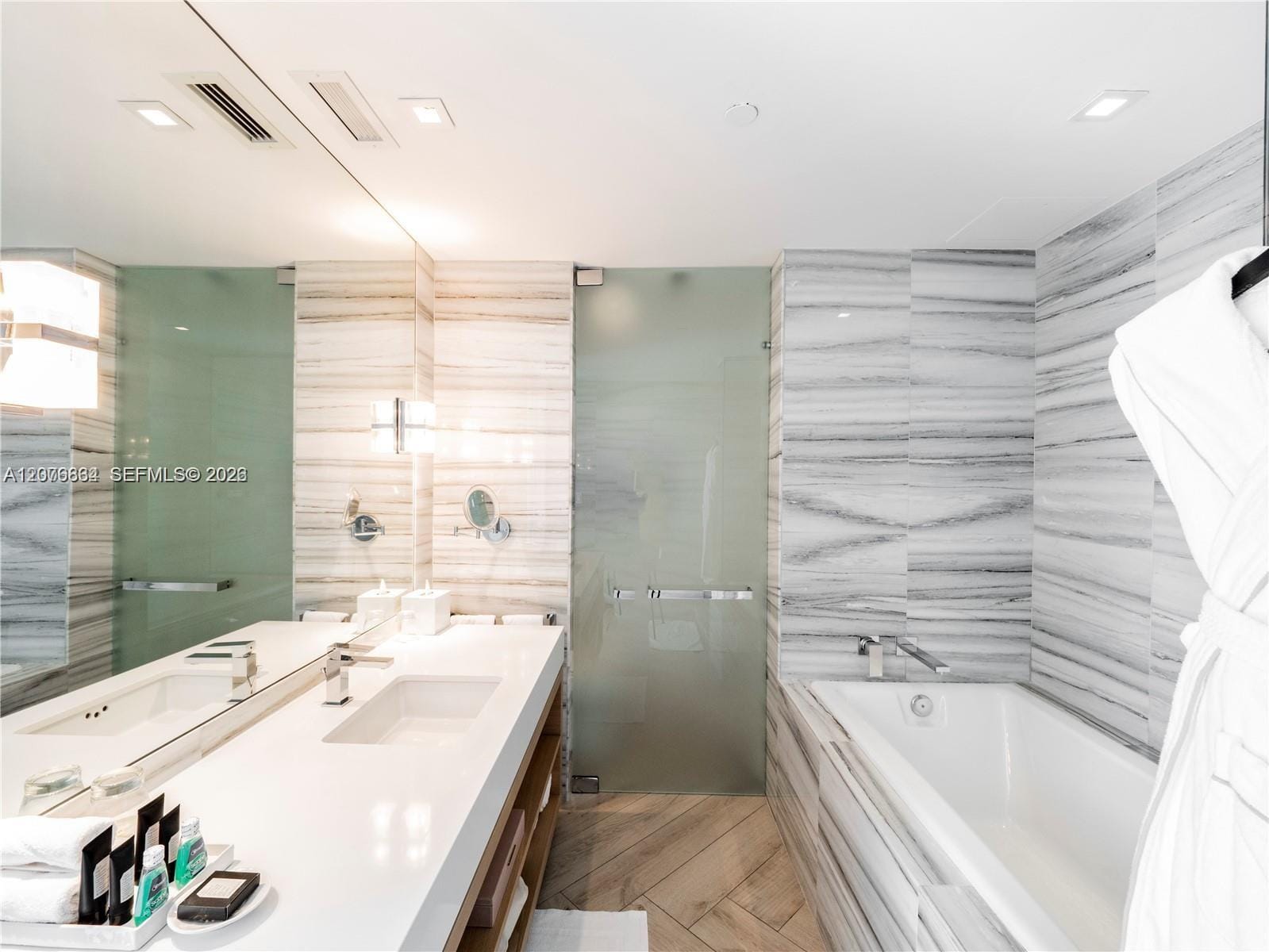 2201 Collins Avenue 428 — photo 8
