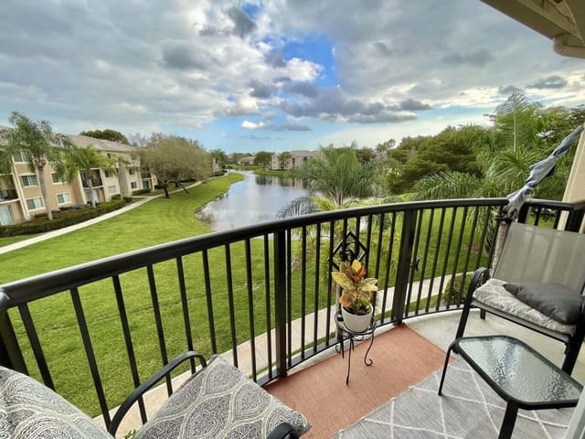 300 CRESTWOOD Court N 309, Royal Palm Beach, FL 33411