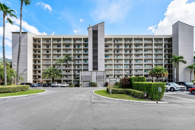 2205 S CYPRESS BEND Drive 302, Cypress Bend, Pompano Beach, FL