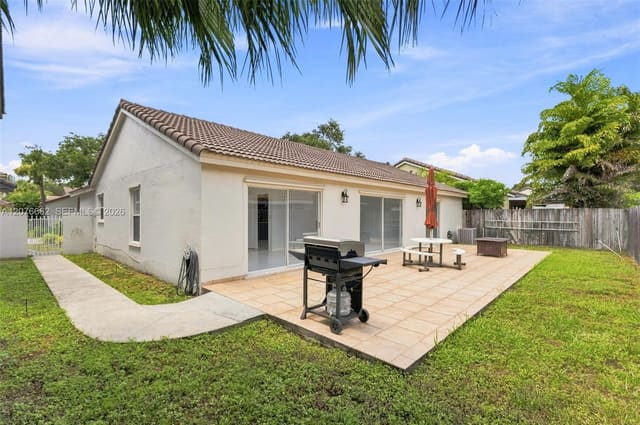 19181 NW 89th Avenue, Hialeah, FL 33018