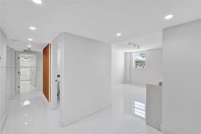 90 Edgewater Drive 104, Coral Gables, FL 33133
