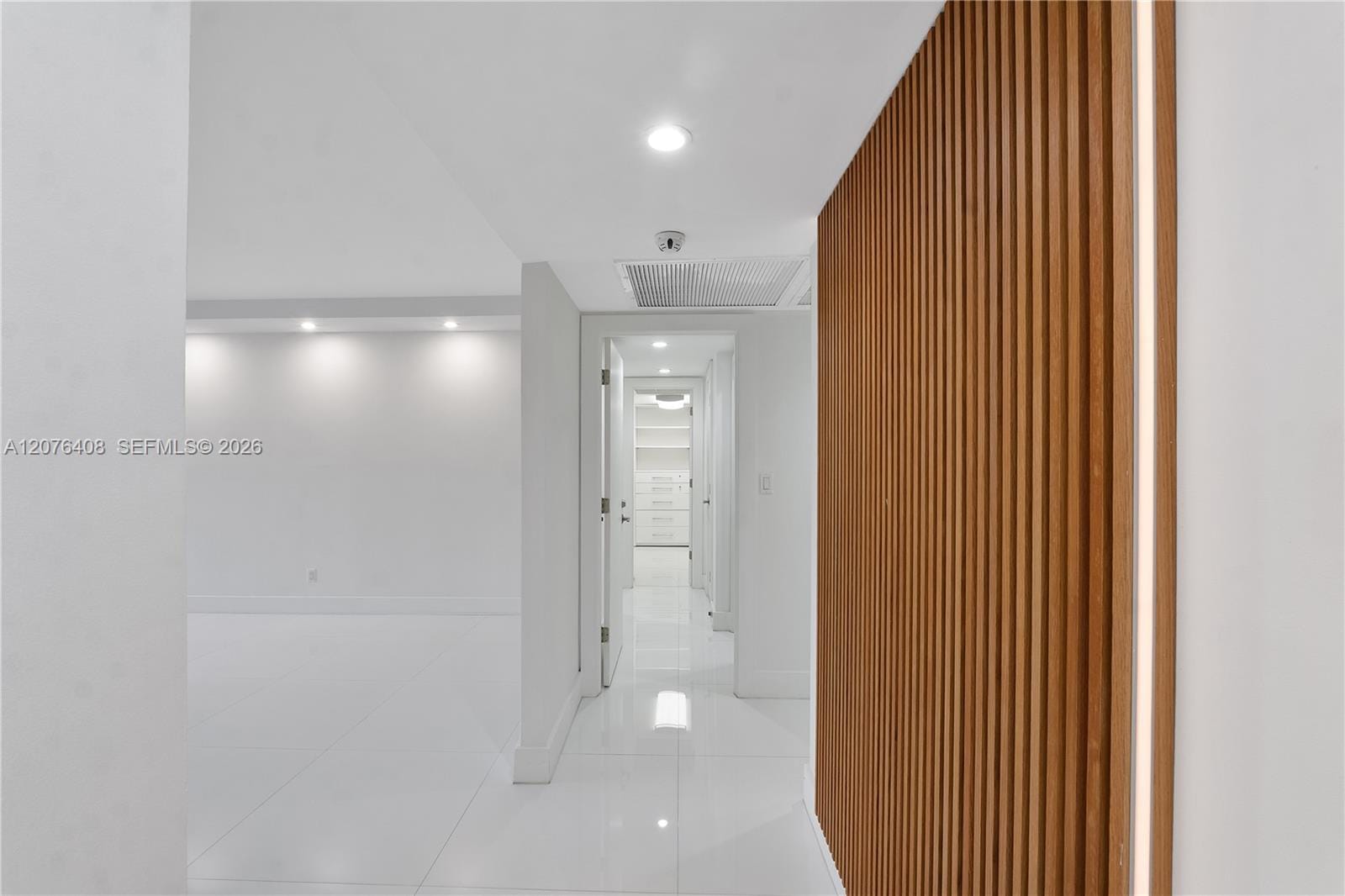90 Edgewater Drive 104 — photo 2