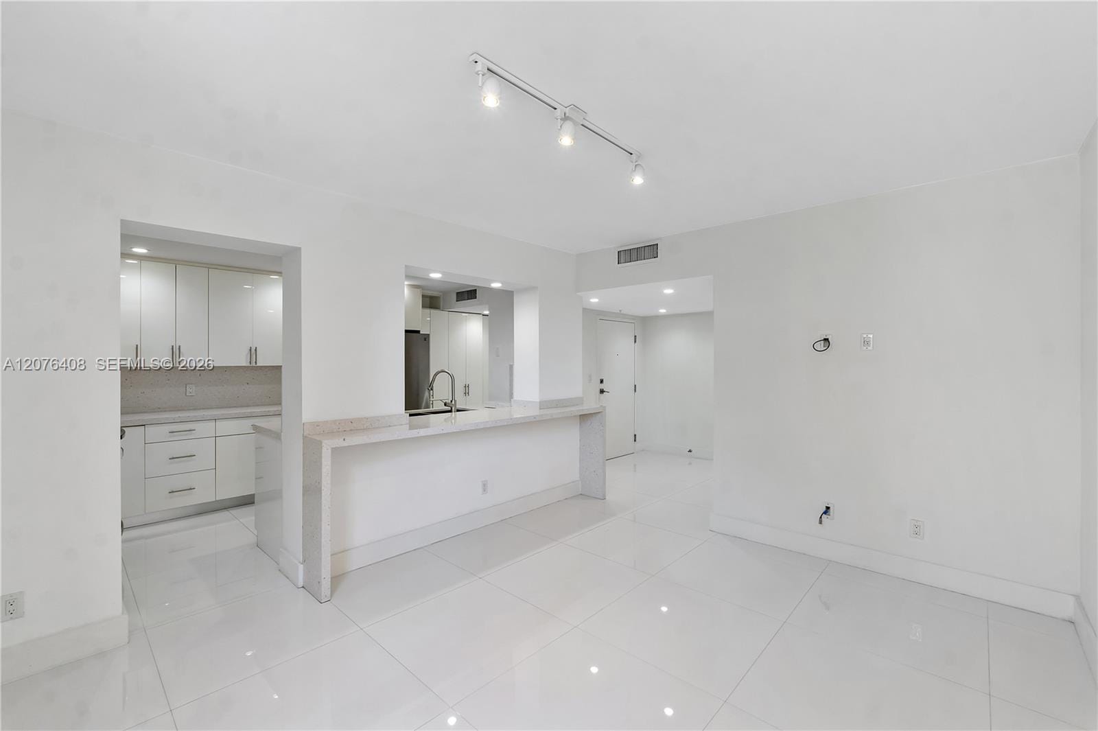 90 Edgewater Drive 104 — photo 8