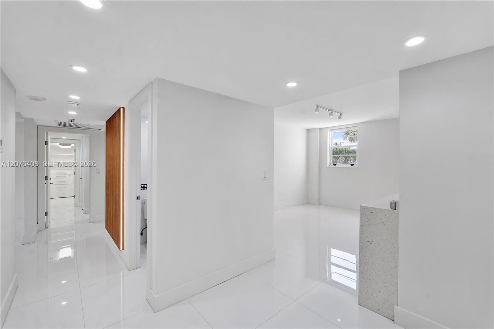 90 Edgewater Drive 104, Coral Gables, FL 33133