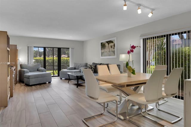 21682 Cypress Road 11E, Boca Raton, FL 33433