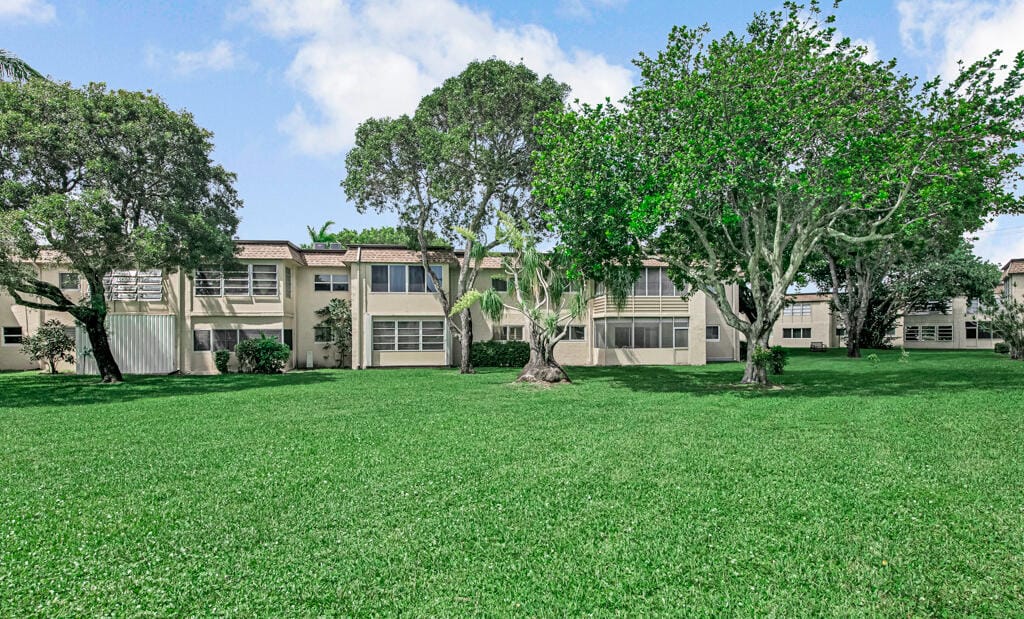 752 LORI Drive 217, Palm Springs, FL 33461 photo 22
