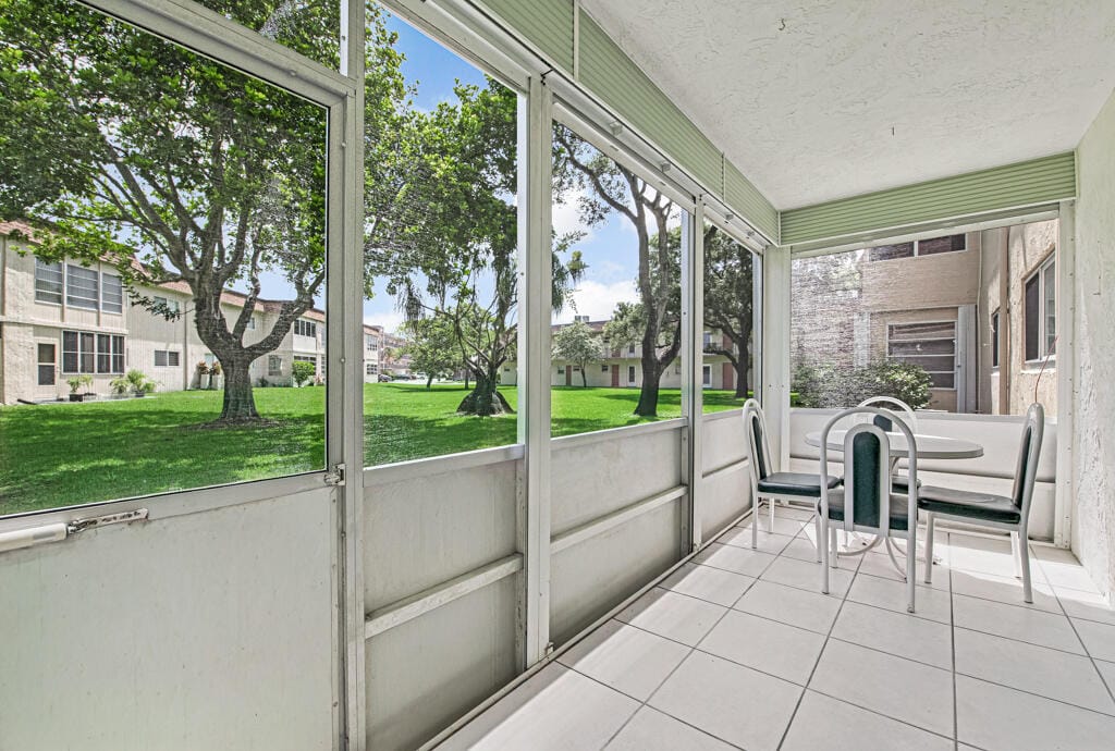 752 LORI Drive 217, Palm Springs, FL 33461 photo 5