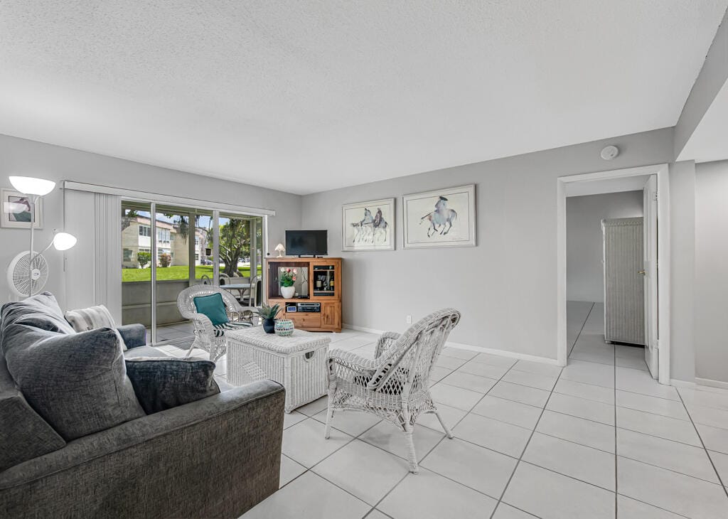 752 LORI Drive 217, Palm Springs, FL 33461 photo 6