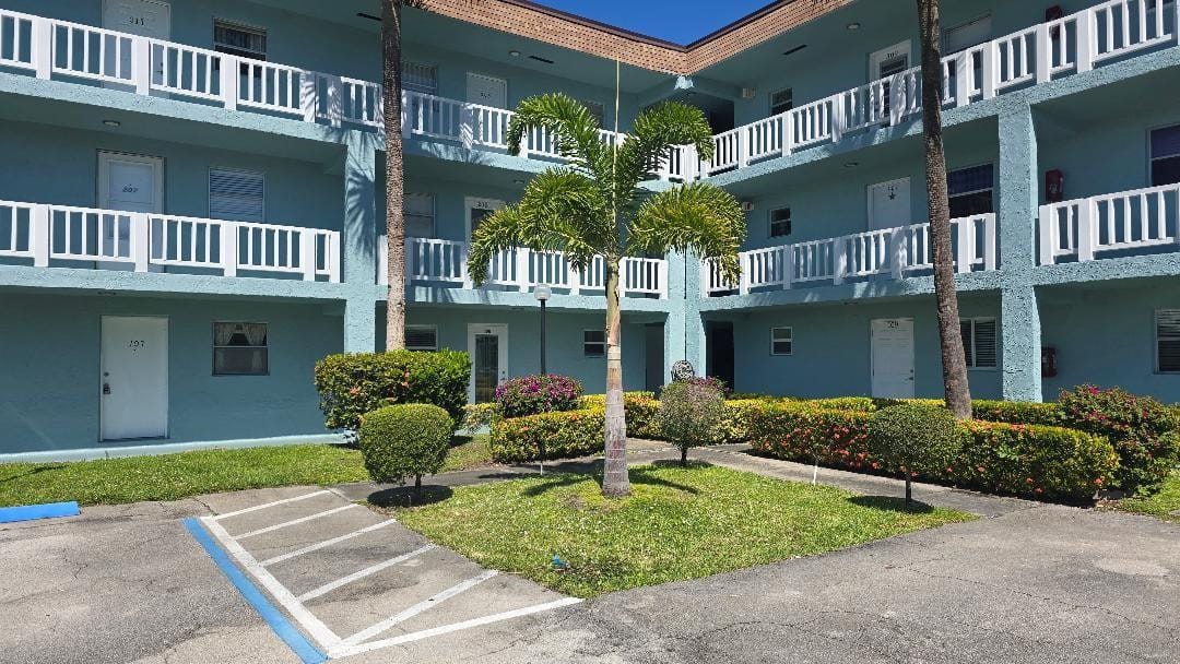 606 SW NATURA Boulevard 208, Deerfield Beach, FL 33441 photo 2