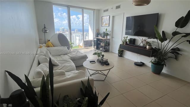 185 SW 7th Street 3702, Miami, FL 33130