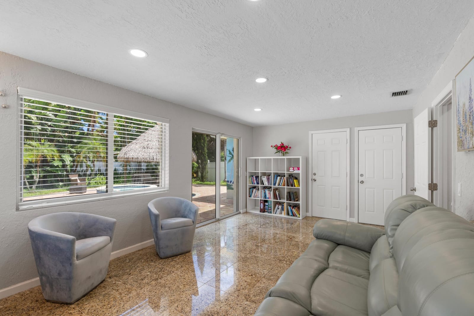 319 SW 2ND Street — photo 6