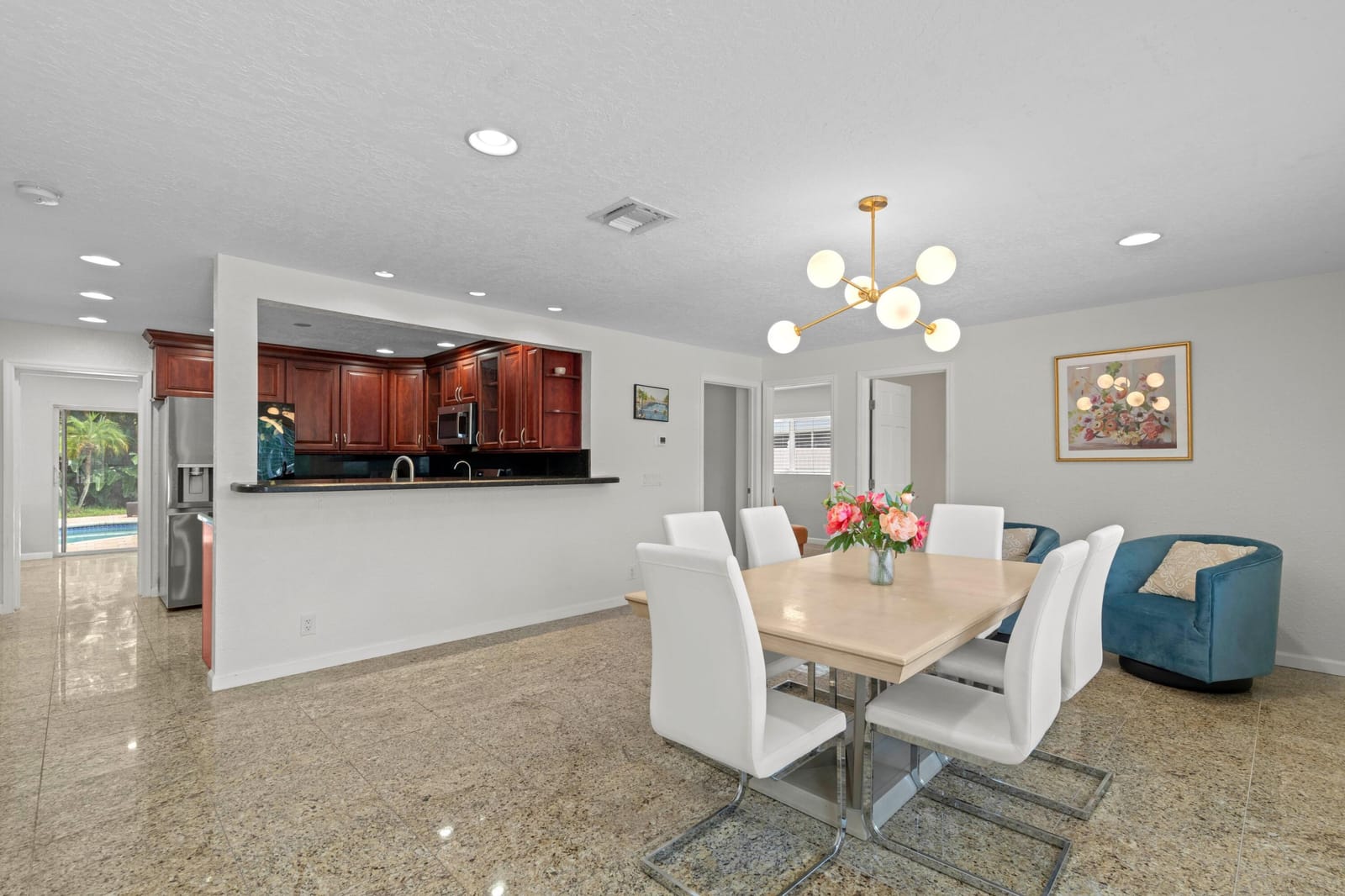 319 SW 2ND Street — photo 8