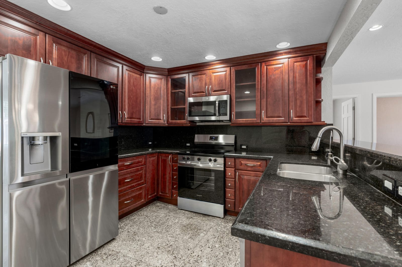 319 SW 2ND Street — photo 9