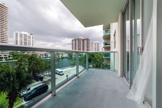 19390 Collins Avenue 419, Sunny Isles Beach, FL 33160