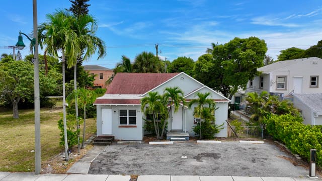 3608 Broadway Avenue, West Palm Beach, FL 33407