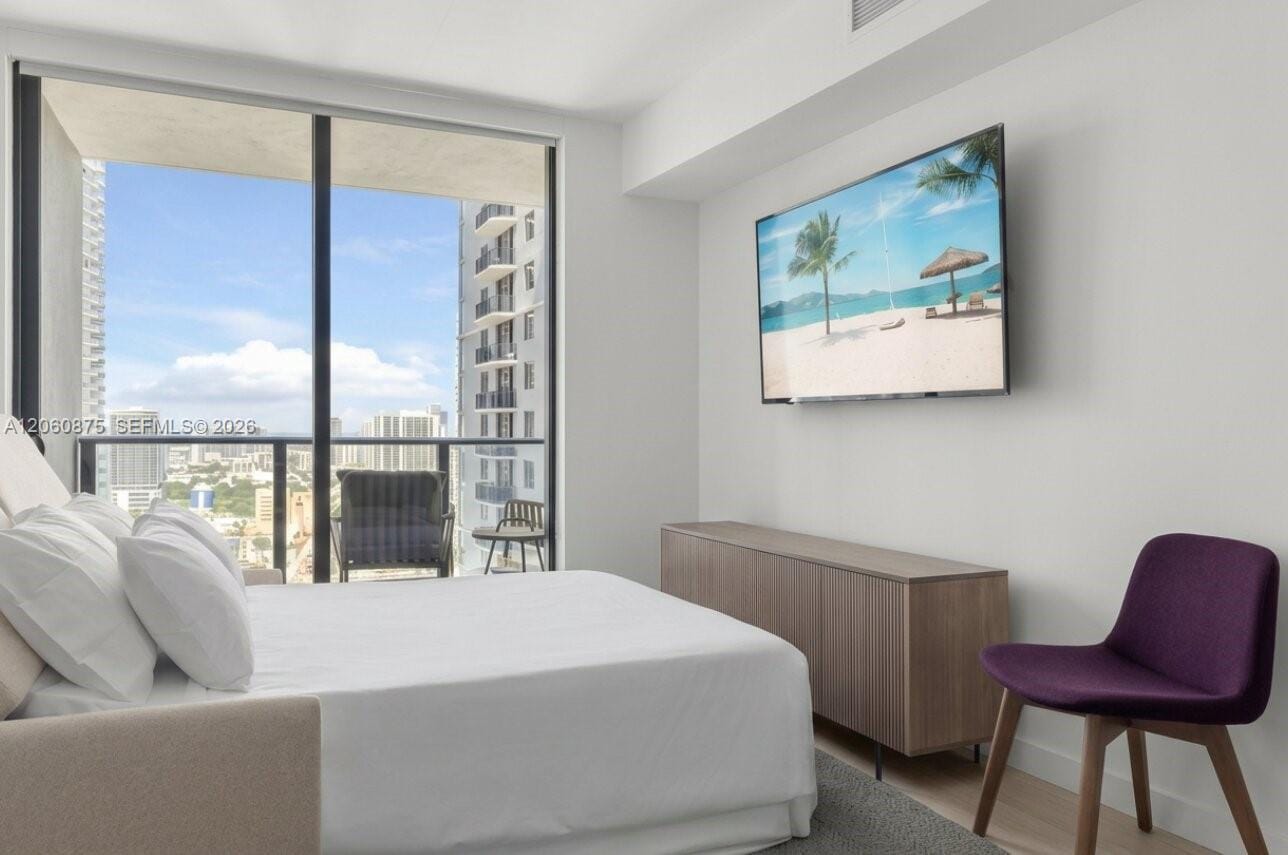 159 NE 6th Street 3413, Miami, FL 33132 photo 4
