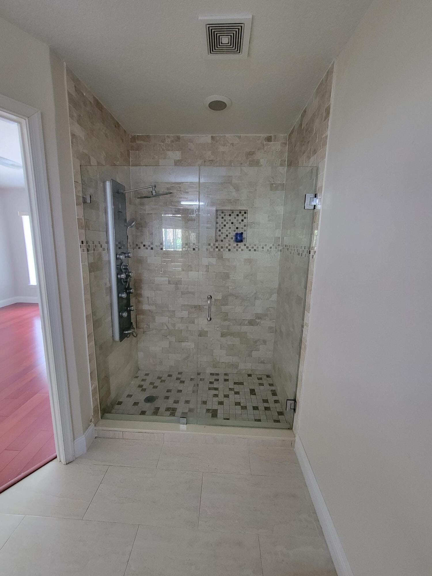 1042 Woodfield Road — photo 8
