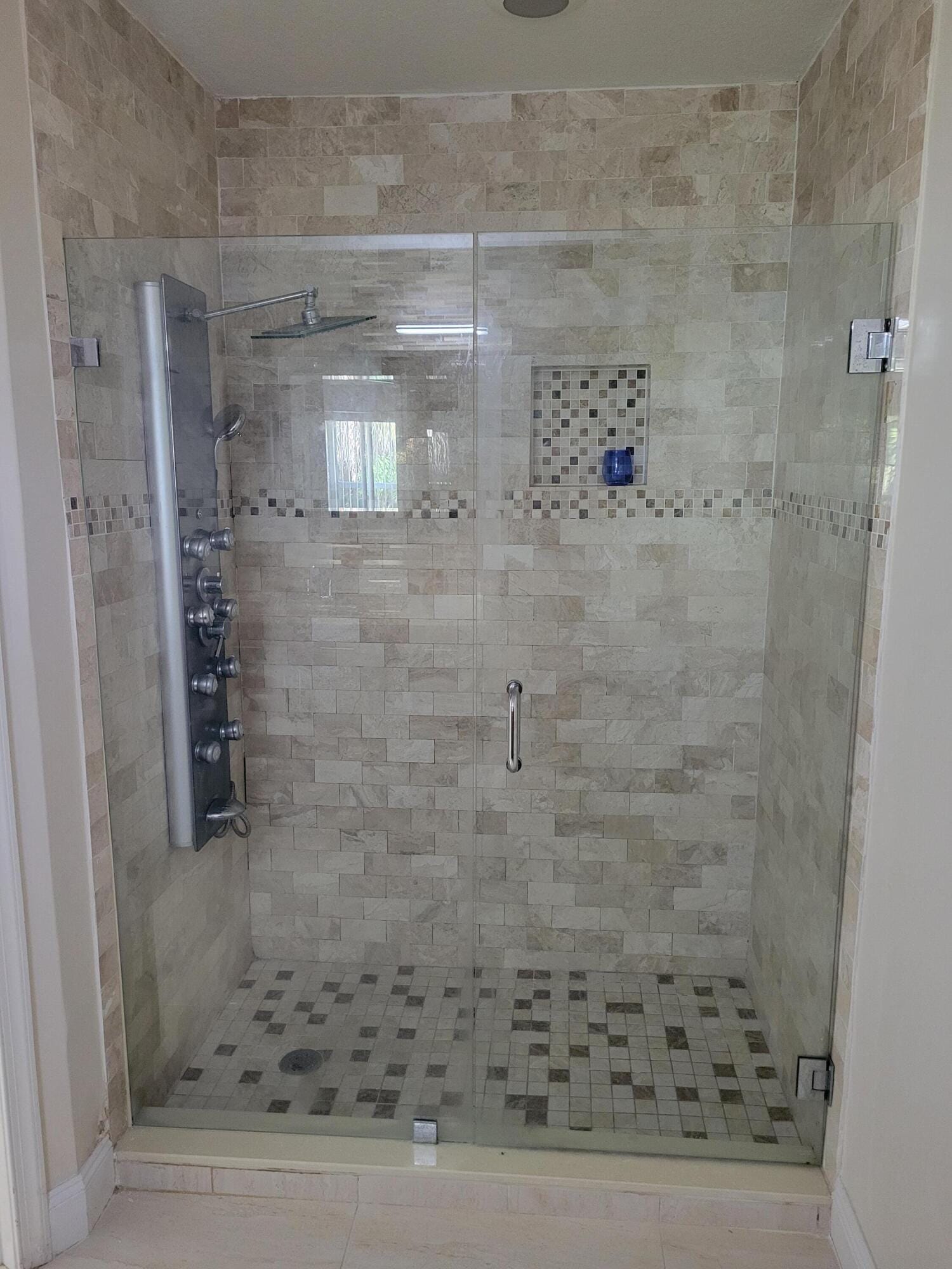 1042 Woodfield Road — photo 9