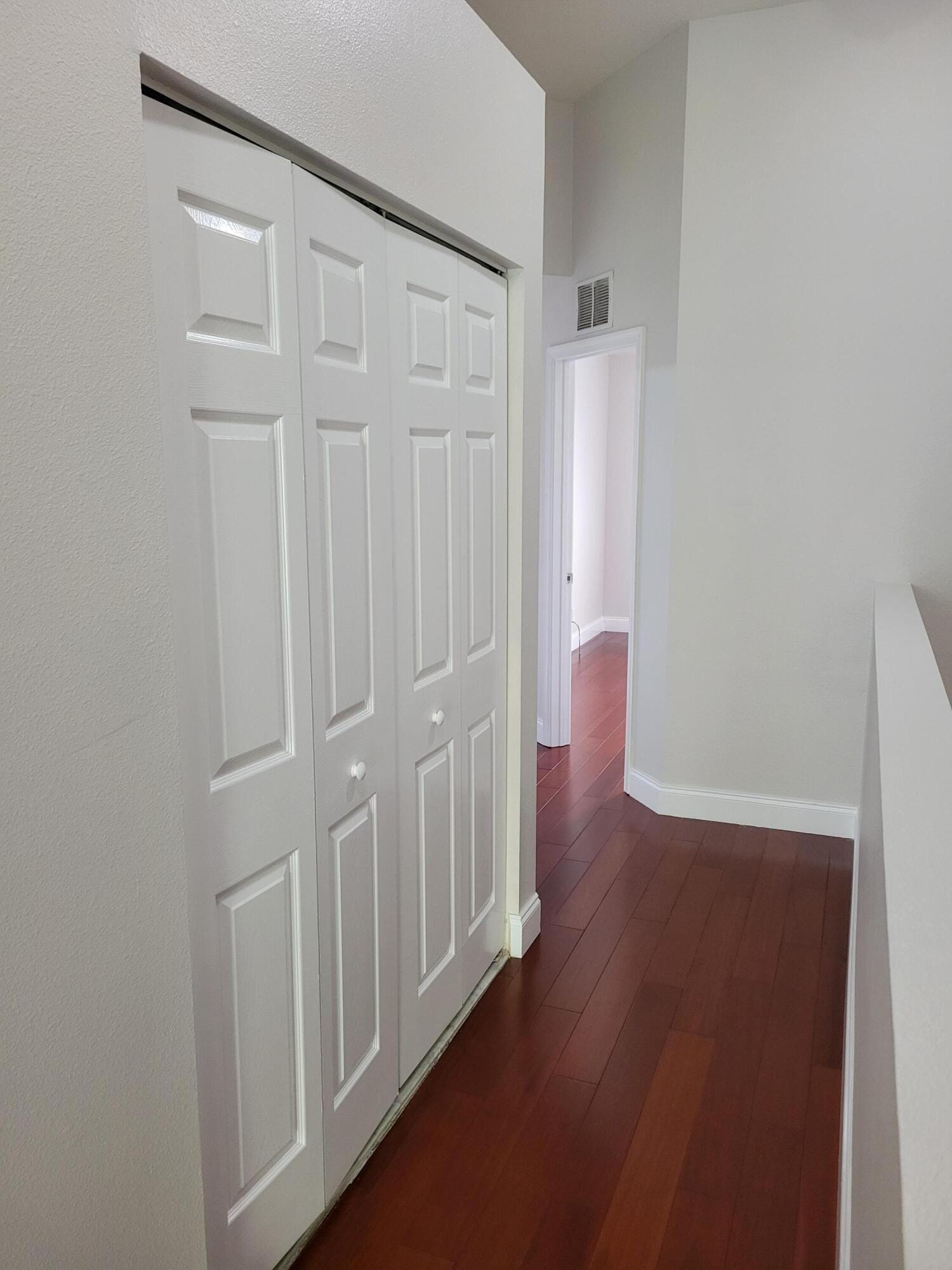 1042 Woodfield Road — photo 10