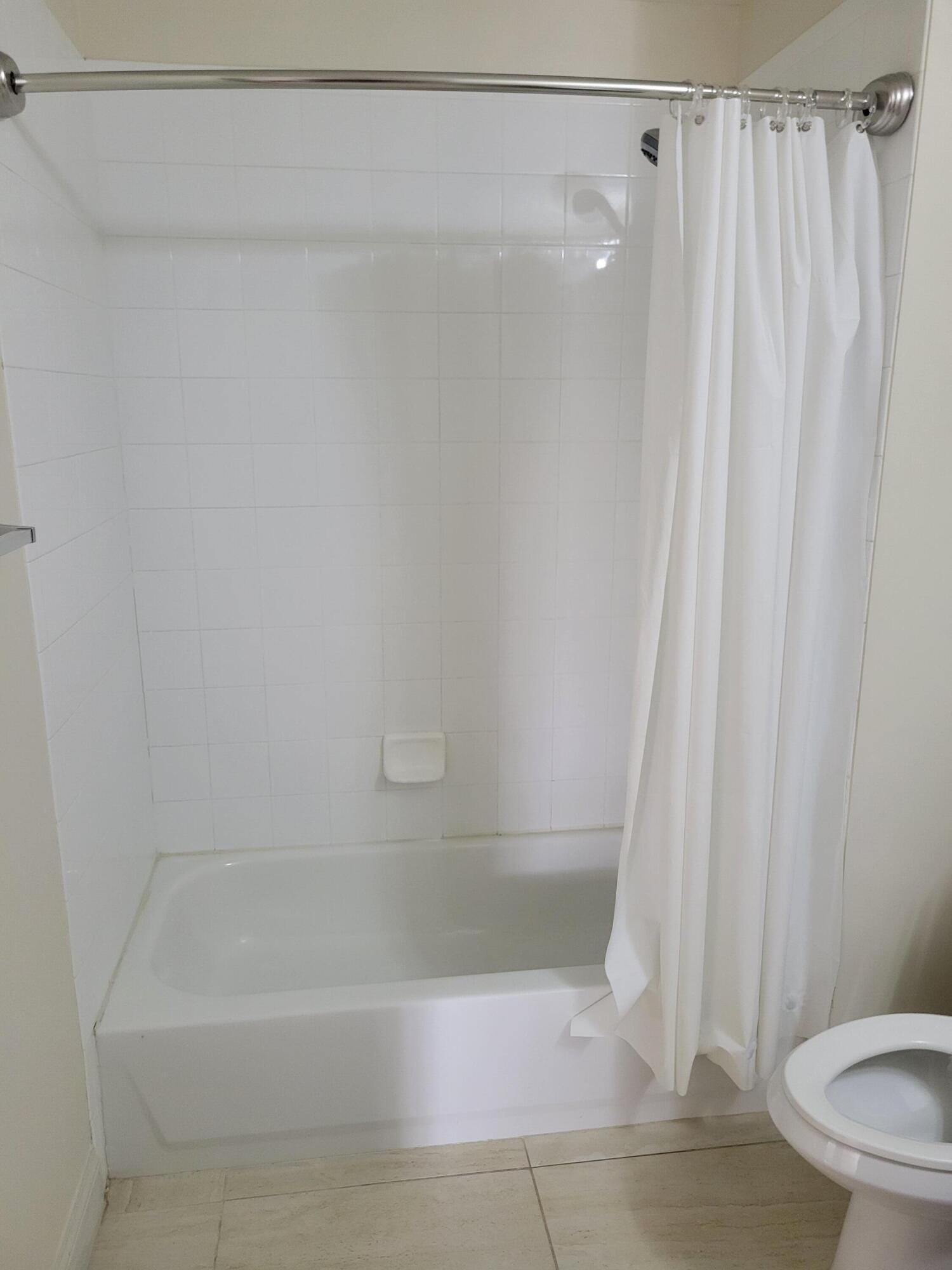 1042 Woodfield Road — photo 12