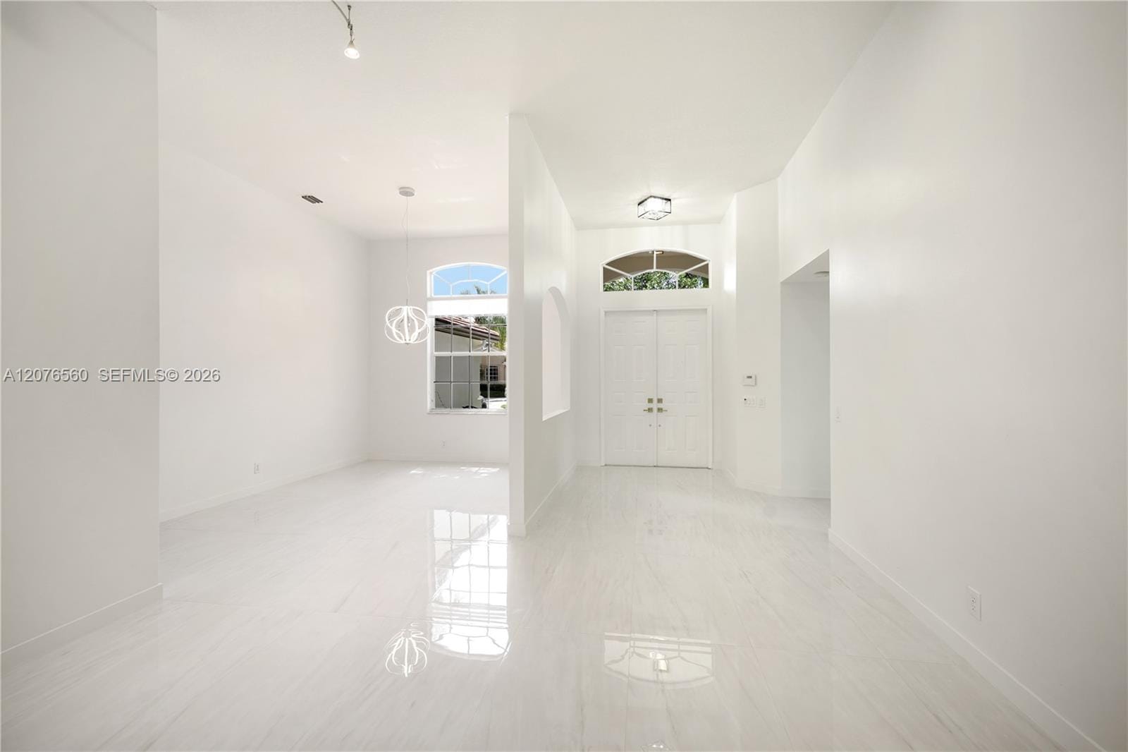 2527 Jardin Drive 2527 — photo 5