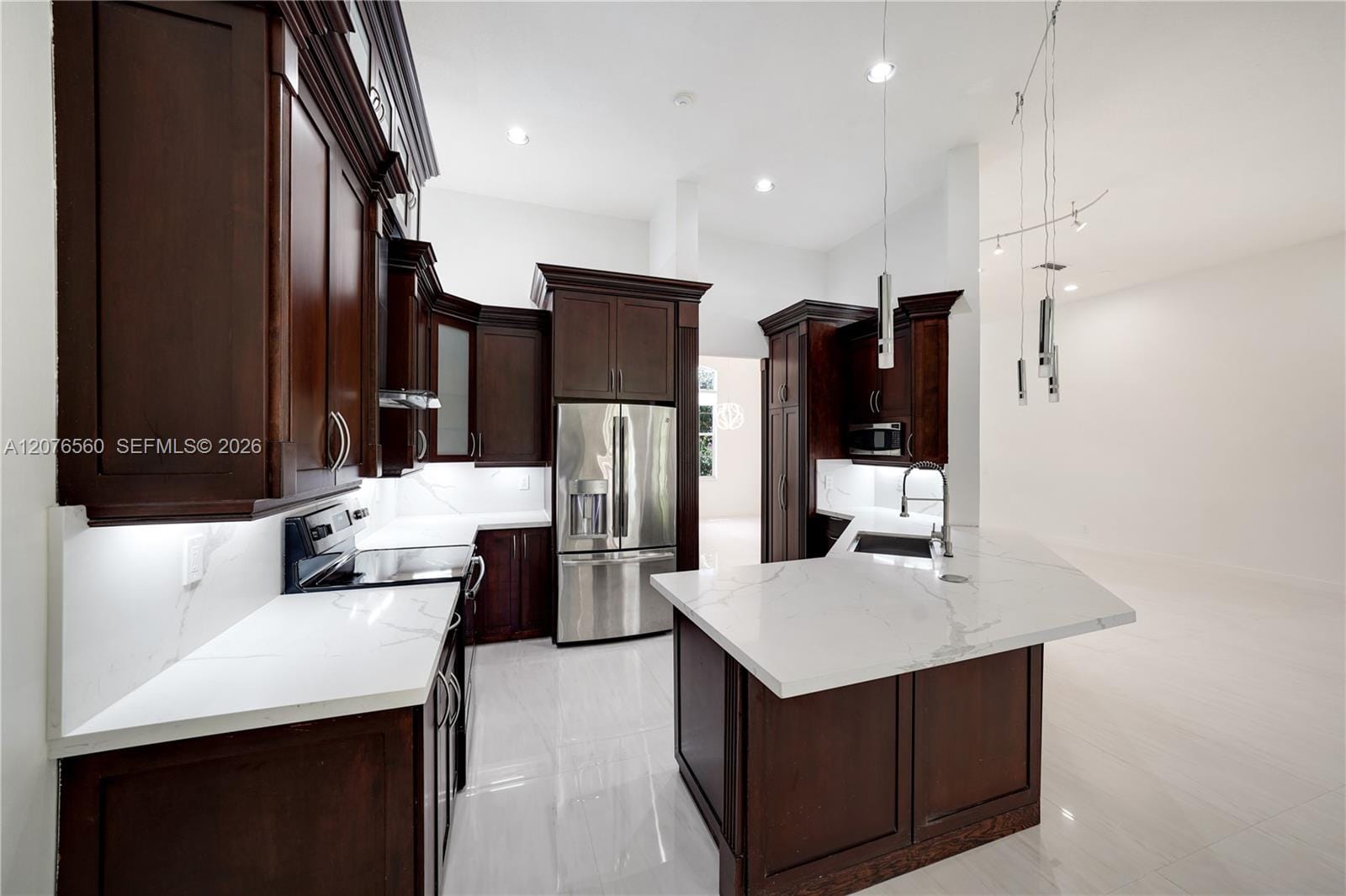 2527 Jardin Drive 2527 — photo 7