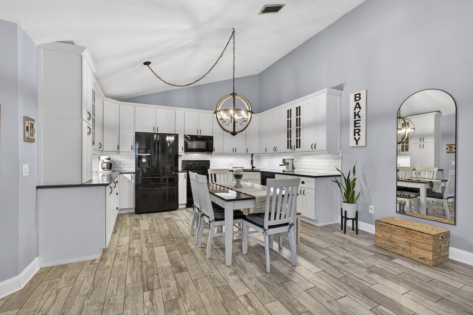 5602 GOLDEN EAGLE Circle — photo 2