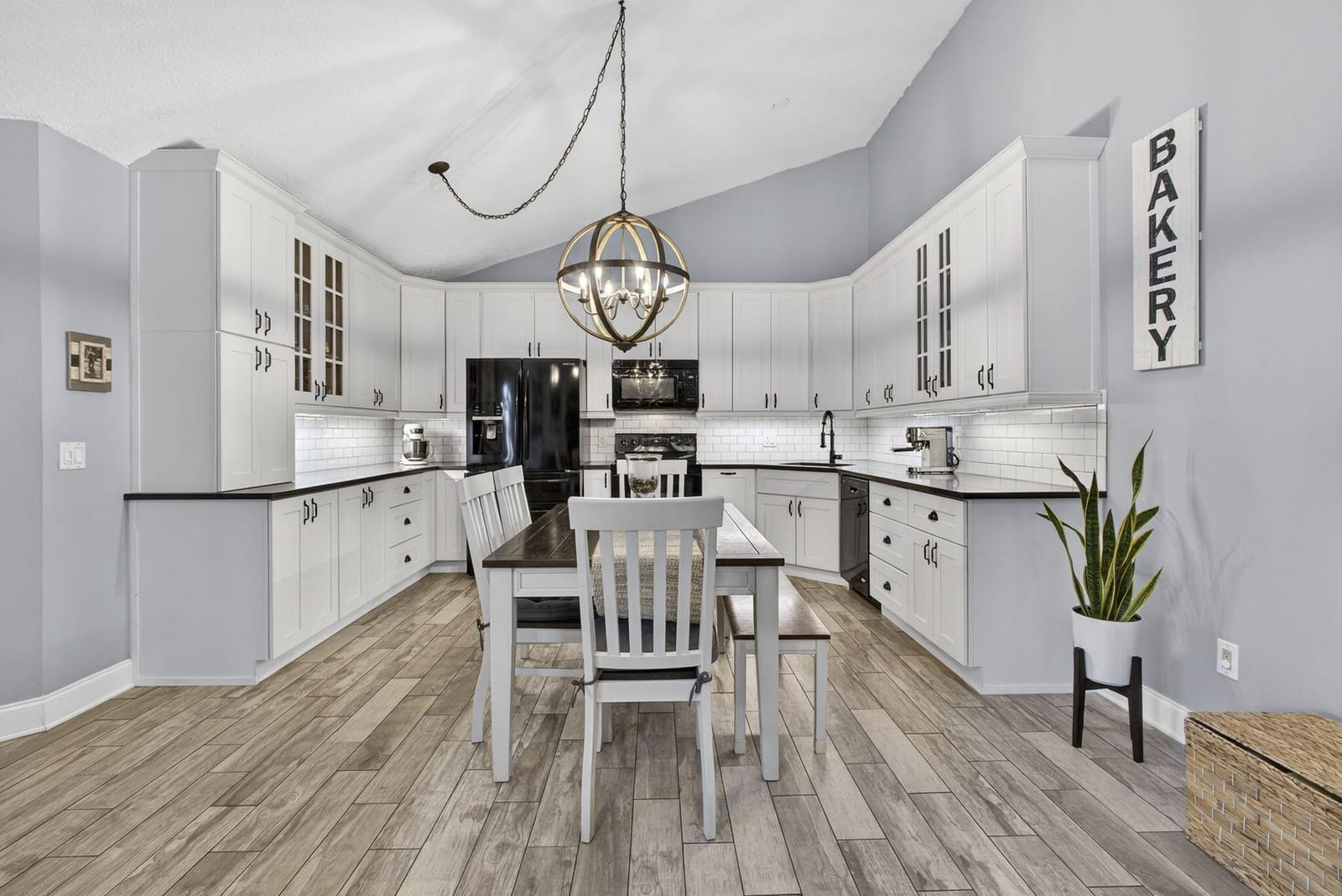 5602 GOLDEN EAGLE Circle — photo 3