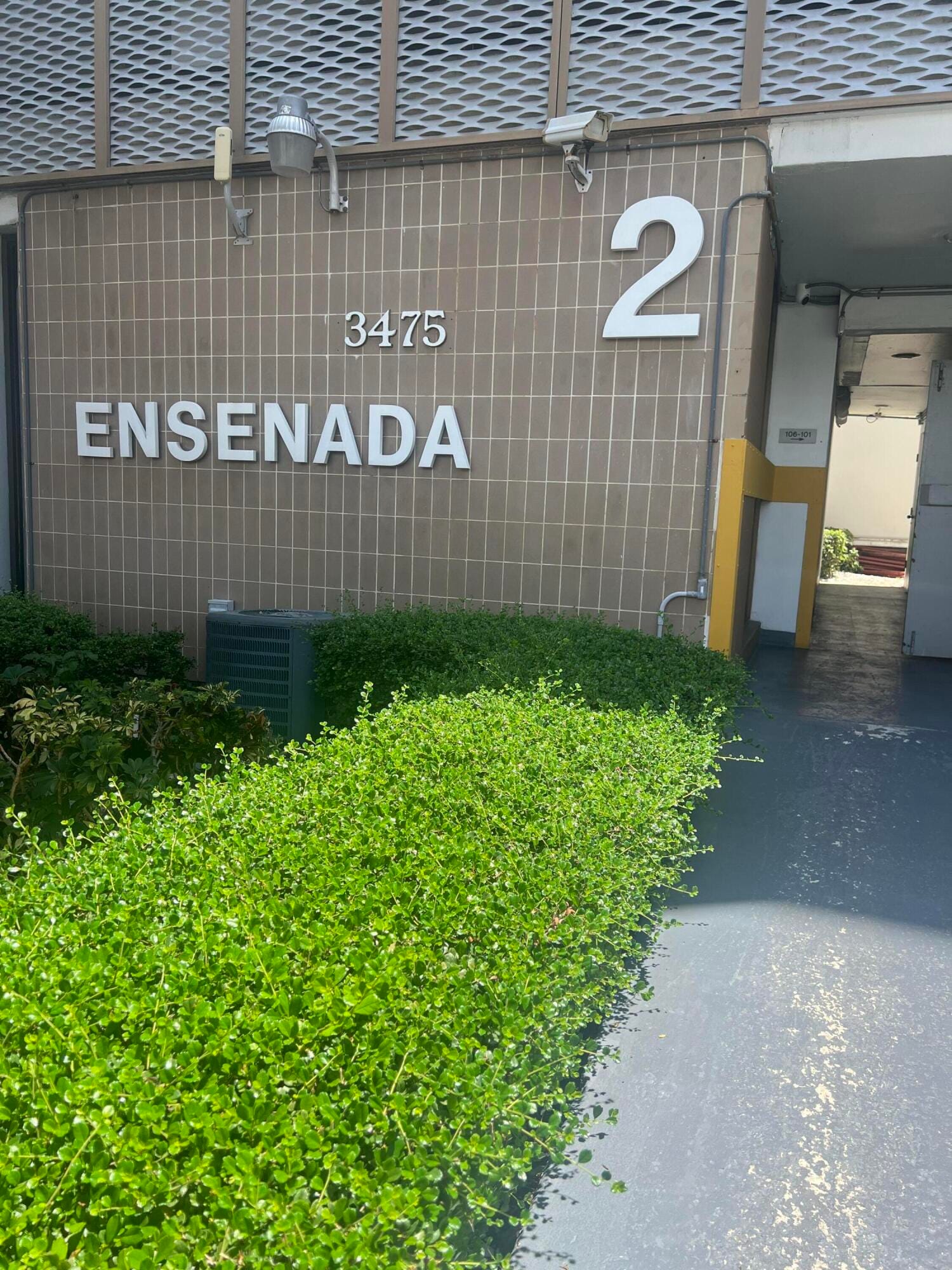 3475 N COUNTRY CLUB Drive 206, Aventura, FL 33180