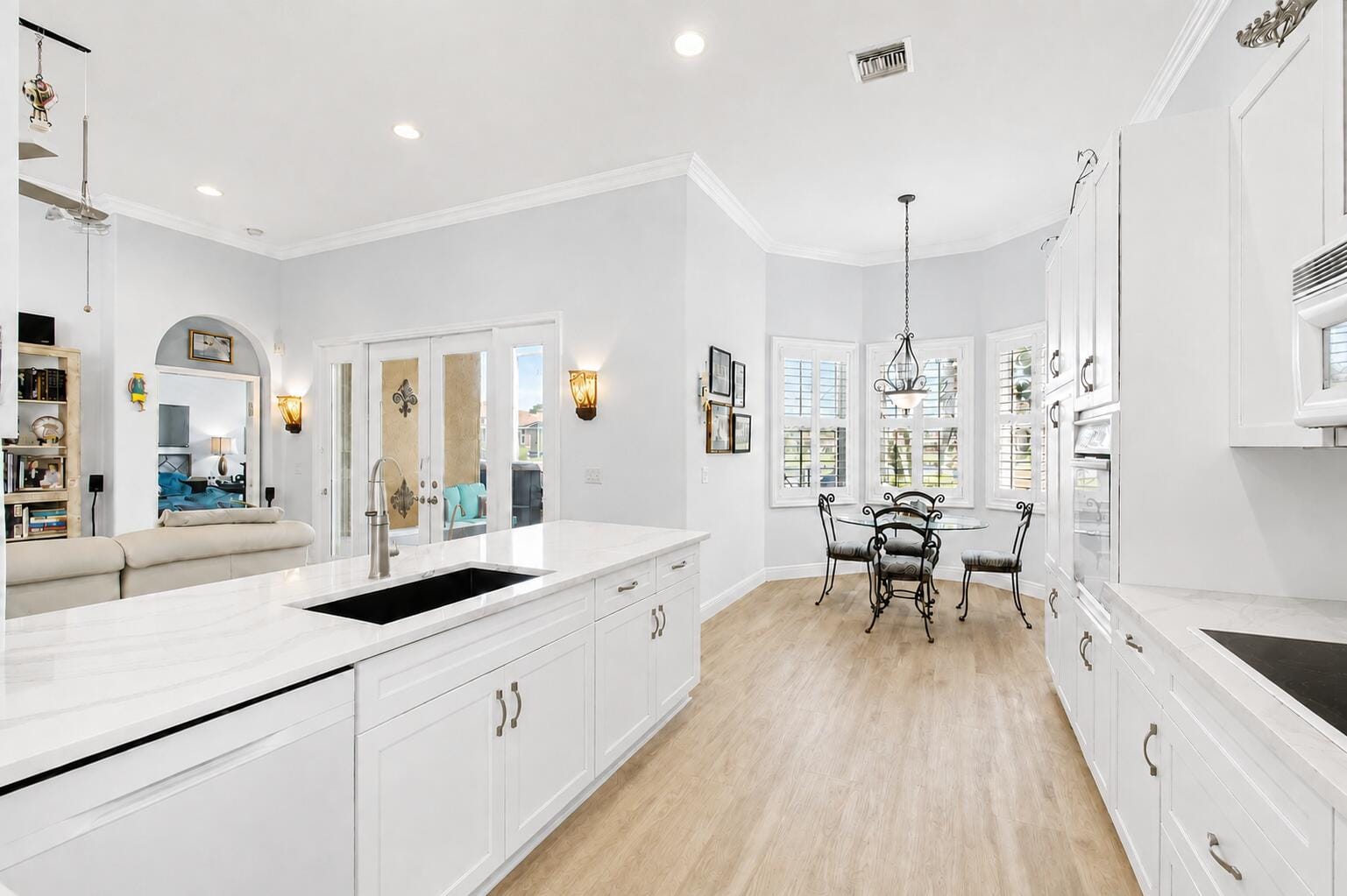 7280 Demedici Circle — photo 9