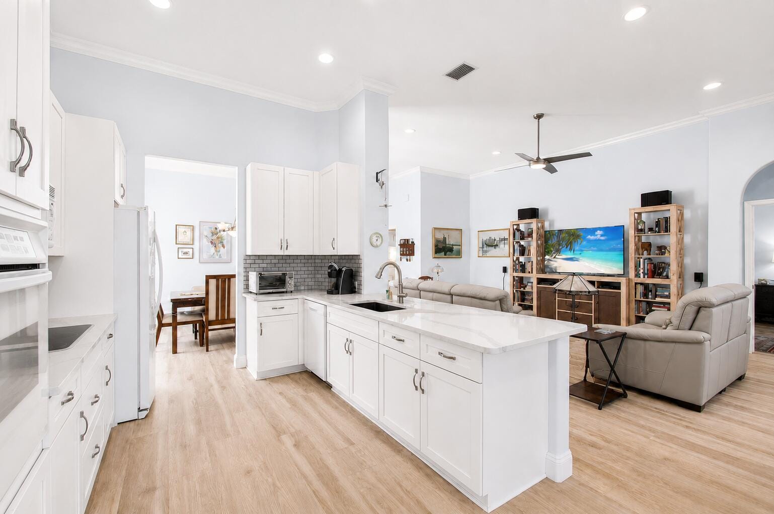 7280 Demedici Circle — photo 10