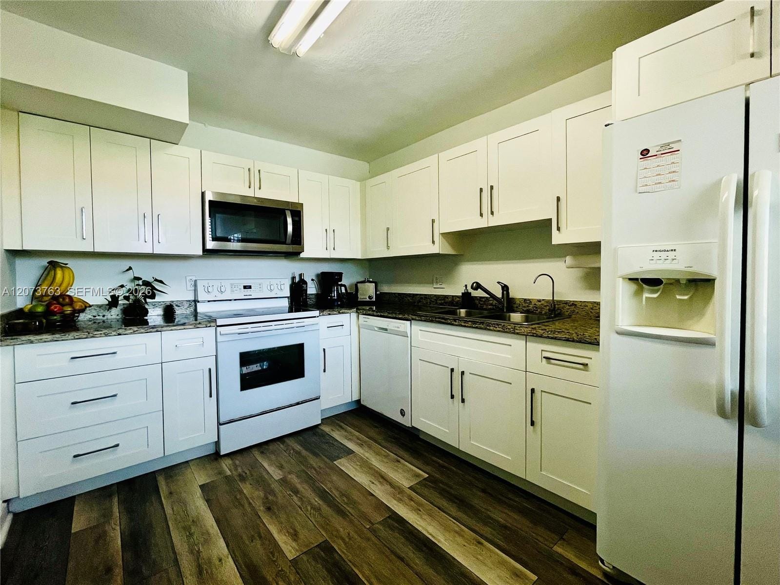 307 Lakeview Drive 202 — photo 3