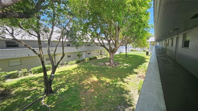 17255 SW 95th Avenue 211, Palmetto Bay, FL 33157