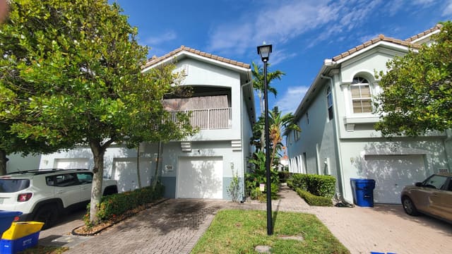 3051 Laurel Ridge Circle, Thousand Oaks, Riviera Beach, FL