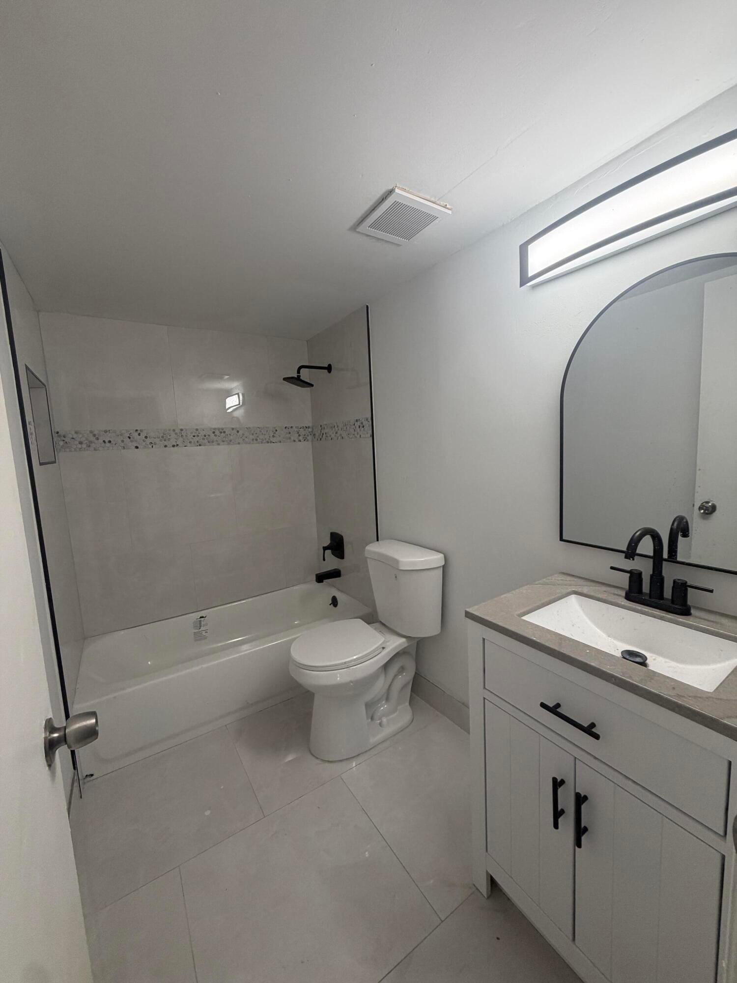 1303 NW 8TH Avenue — photo 2
