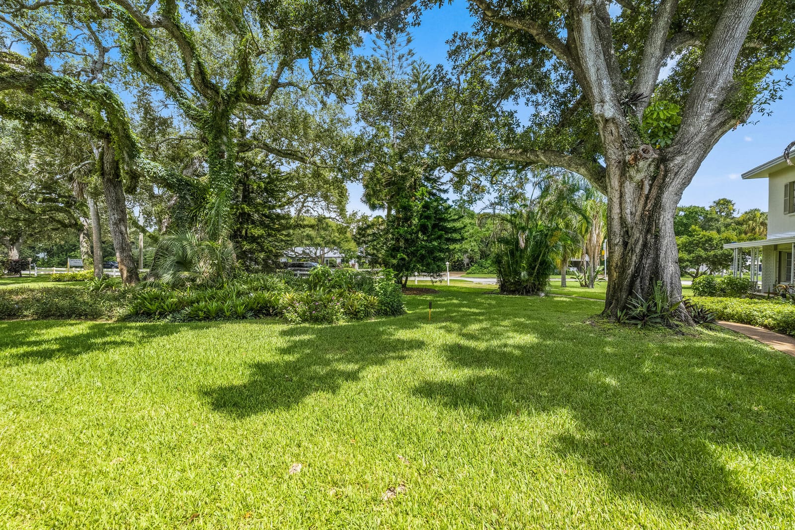 677 ROYAL PALM Boulevard 7, Vero Beach, FL 32960 photo 19