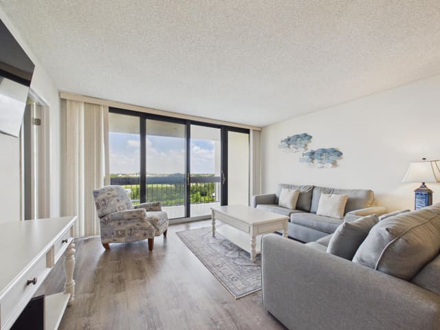 2400 PRESIDENTIAL Way 704, West Palm Beach, FL 33401