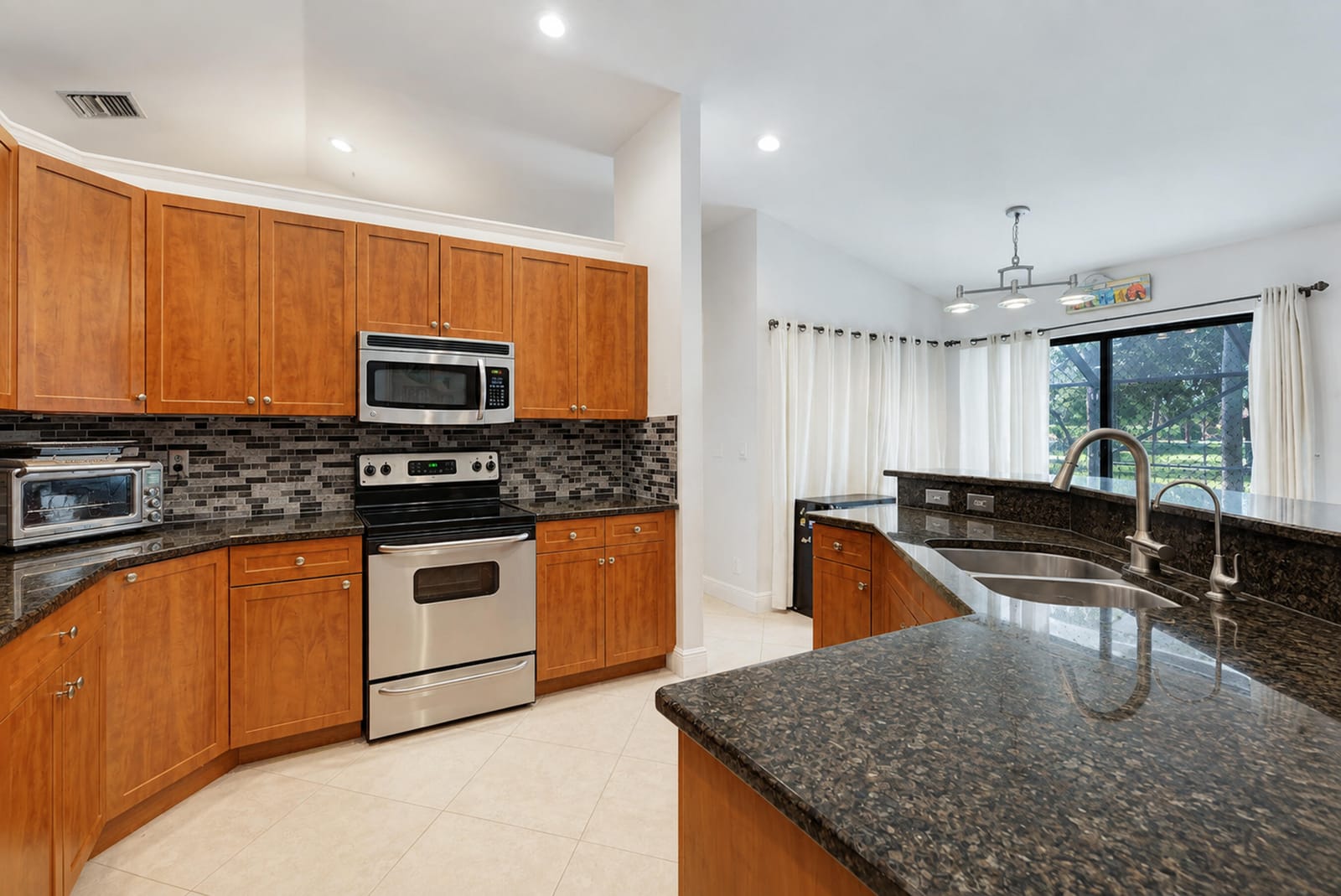 4270 NW 9th Street — photo 8