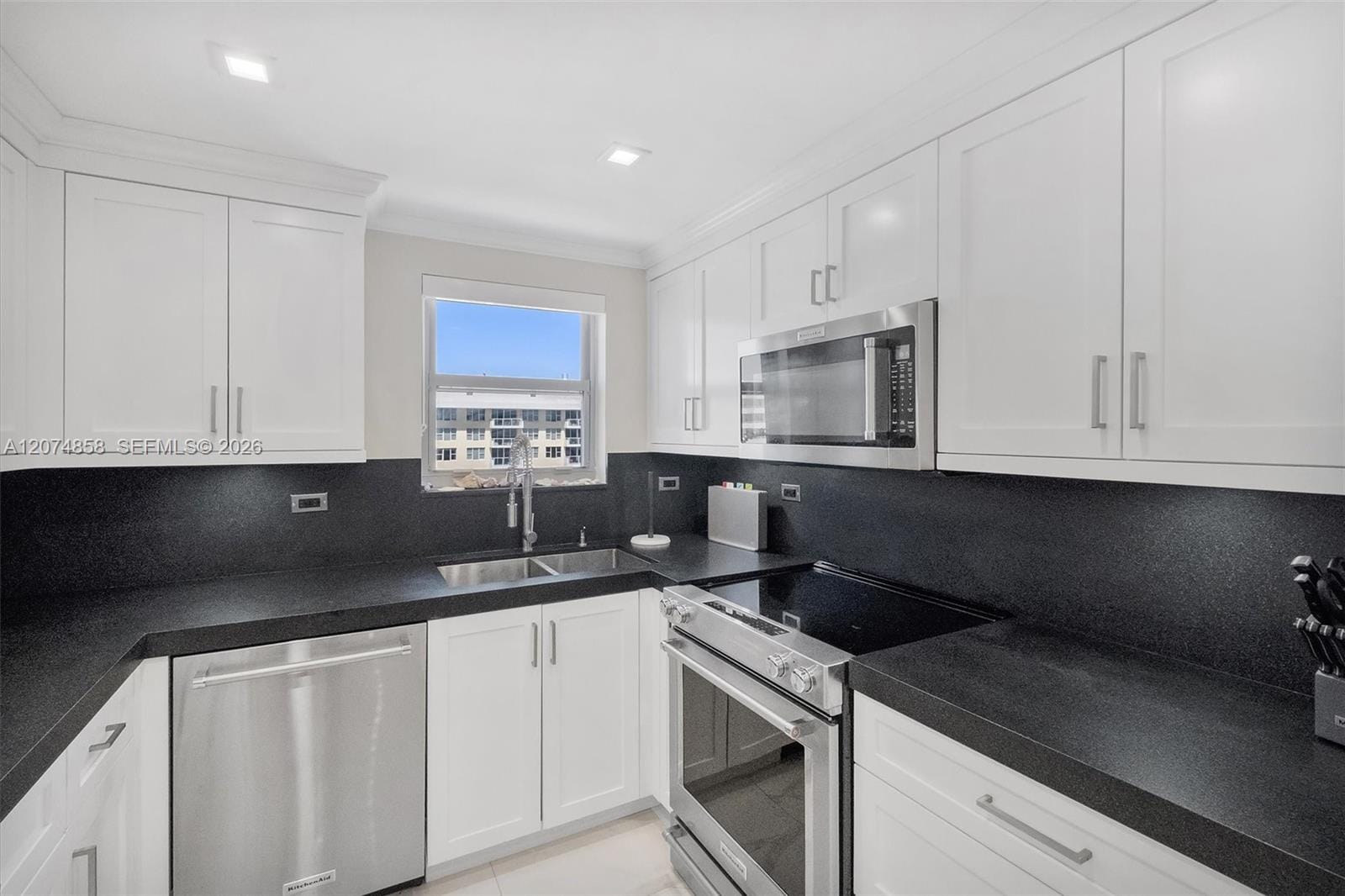 5555 Collins Avenue 16B — photo 4