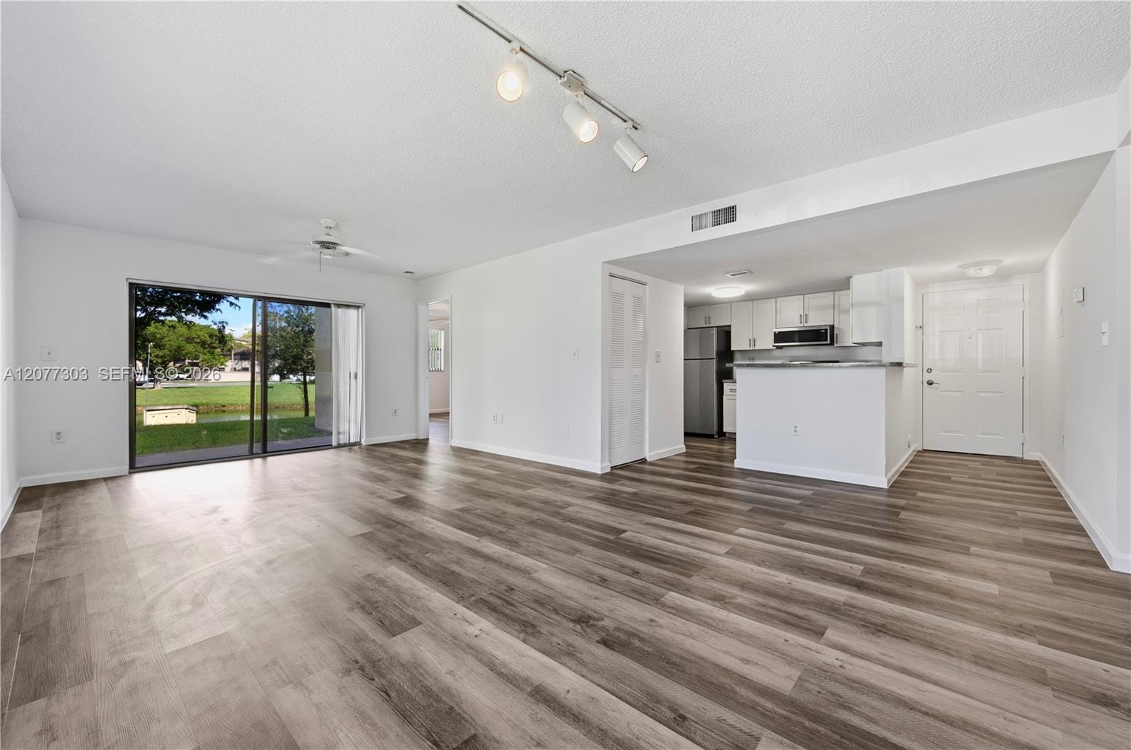9877 Nob Hill Court 9877 — photo 2