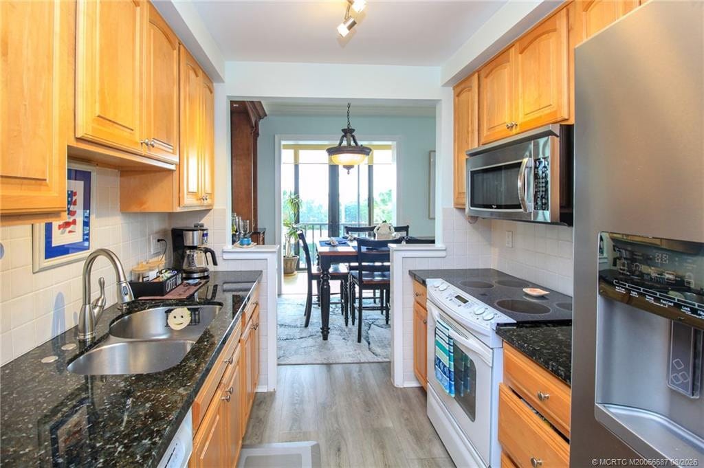 150 SE Four Winds Drive 304, Stuart, FL 34996 photo 8