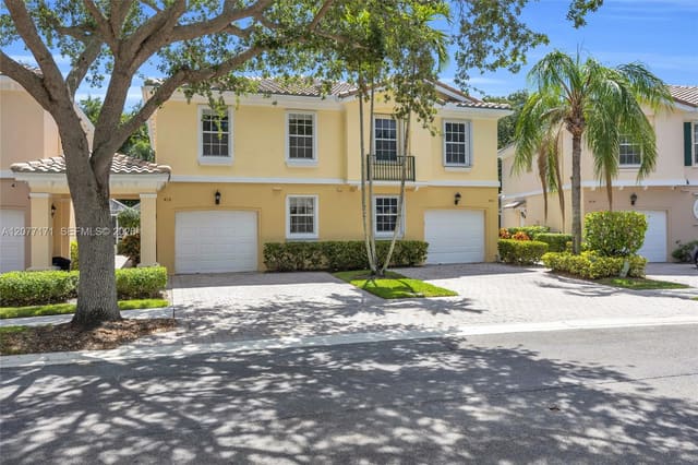 418 Capistrano Drive, Palm Beach Gardens, FL 33410