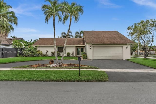 741 SW 100th Terrace, Pembroke Pines, FL 33025