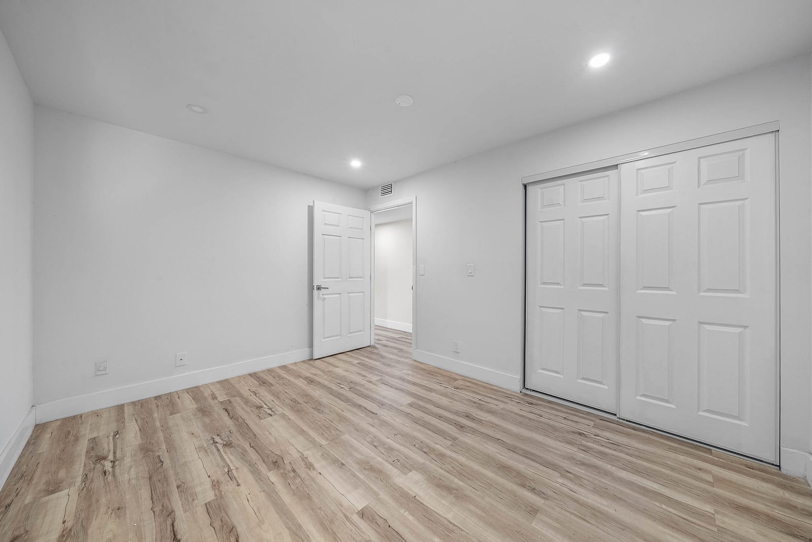 5190 LAS VERDES Circle 105, Delray Beach, FL 33484 photo 15