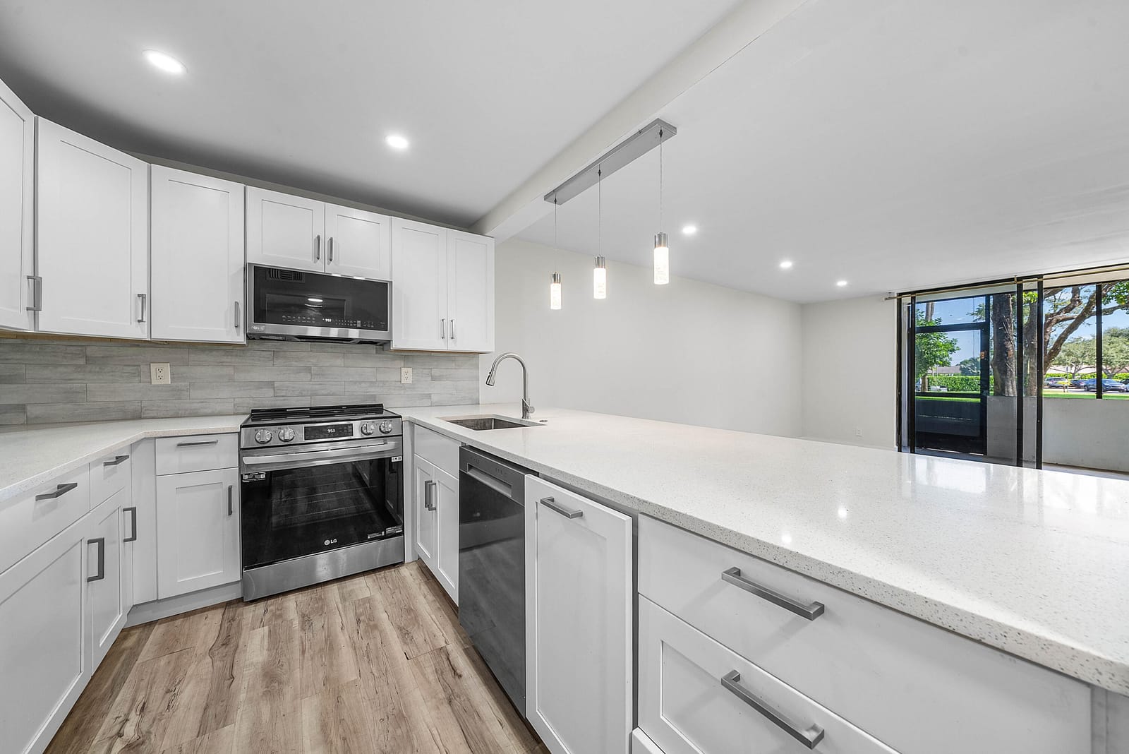 5190 LAS VERDES Circle 105, Delray Beach, FL 33484 photo 17