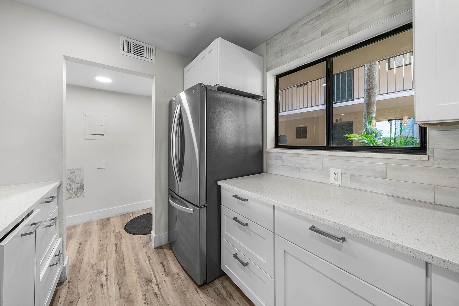 5190 LAS VERDES Circle 105, Delray Beach, FL 33484 photo 18