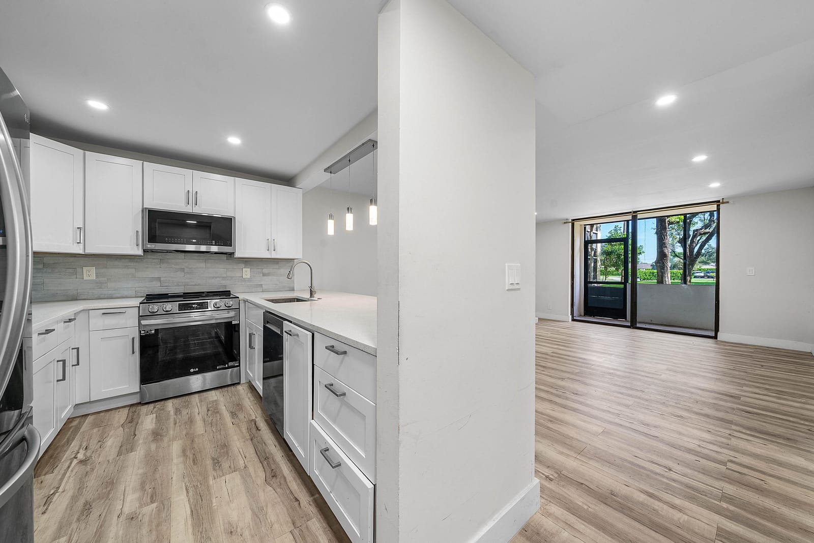 5190 LAS VERDES Circle 105, Delray Beach, FL 33484 photo 19