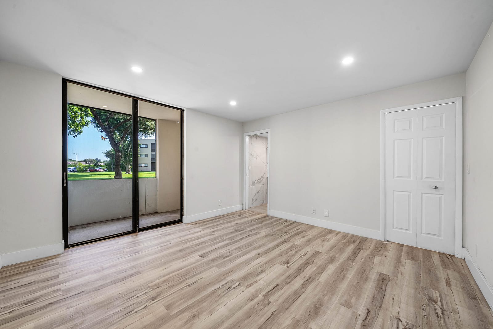 5190 LAS VERDES Circle 105, Delray Beach, FL 33484 photo 10
